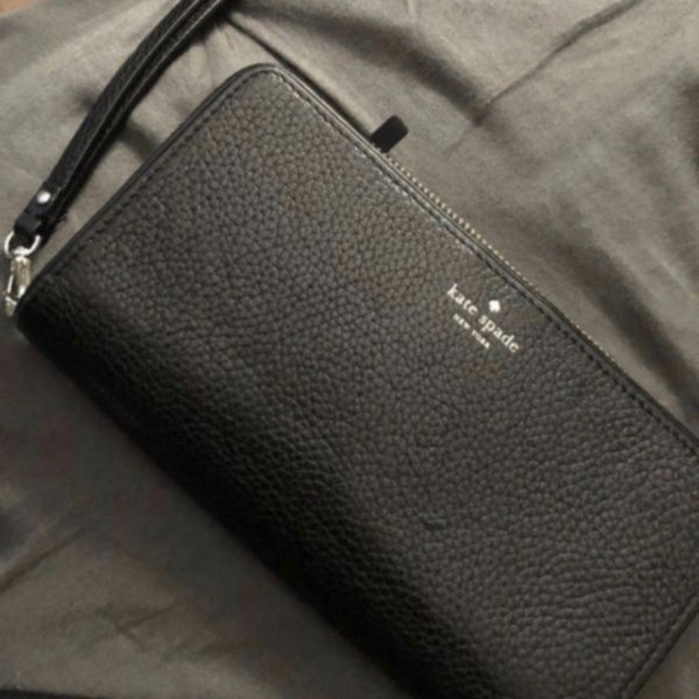 Authentic Kate spade wallet/ wristlet
